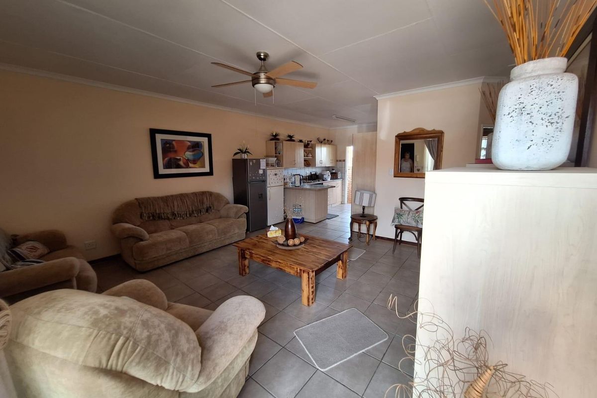 An ideal option for retirees seeking security, comfort, and convenience. - Photo 2