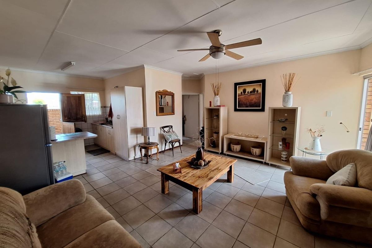 An ideal option for retirees seeking security, comfort, and convenience. - Photo 3