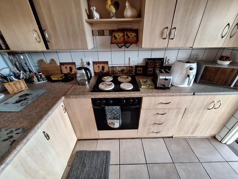 An ideal option for retirees seeking security, comfort, and convenience. - Photo 5