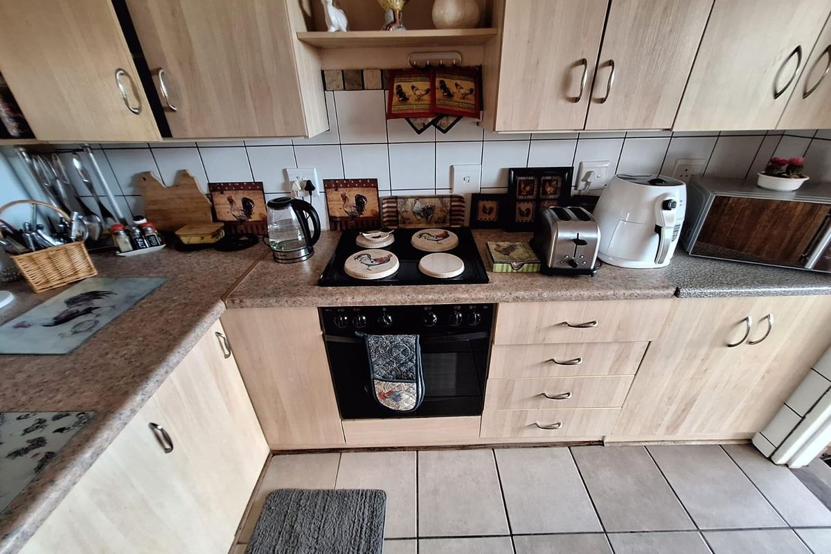 An ideal option for retirees seeking security, comfort, and convenience. - Photo 5