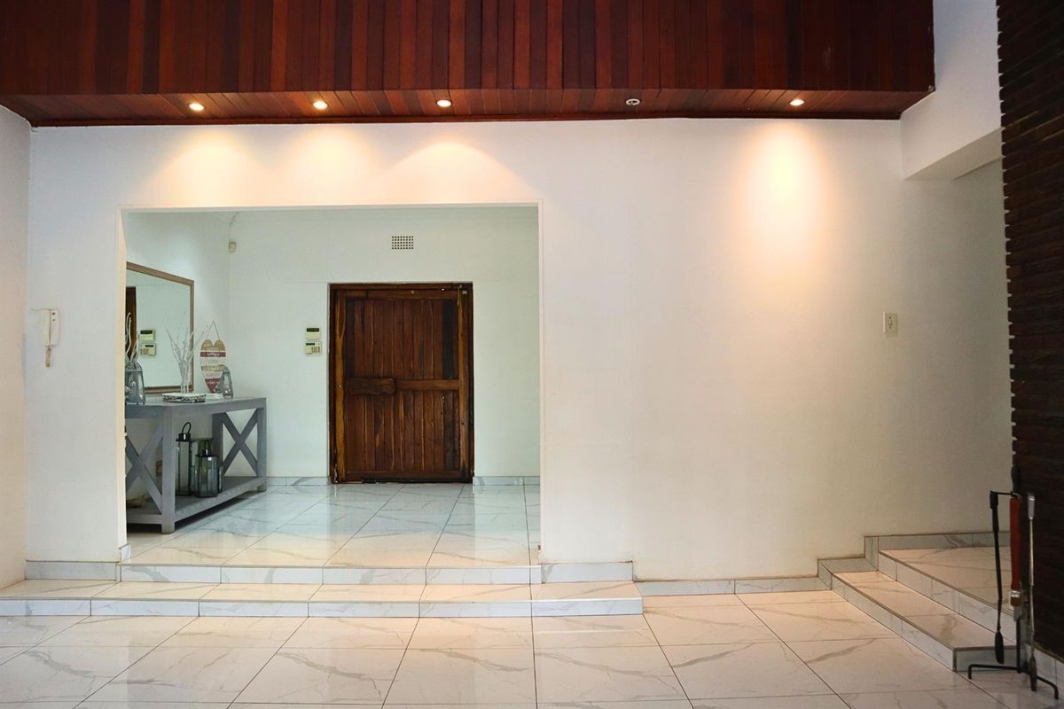 House For Sale in Florida Hills, Ontdekkers Road, Roodepoort - Photo 4