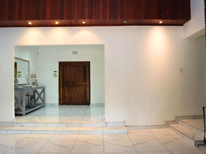 House For Sale in Florida Hills, Ontdekkers Road, Roodepoort - Photo 4