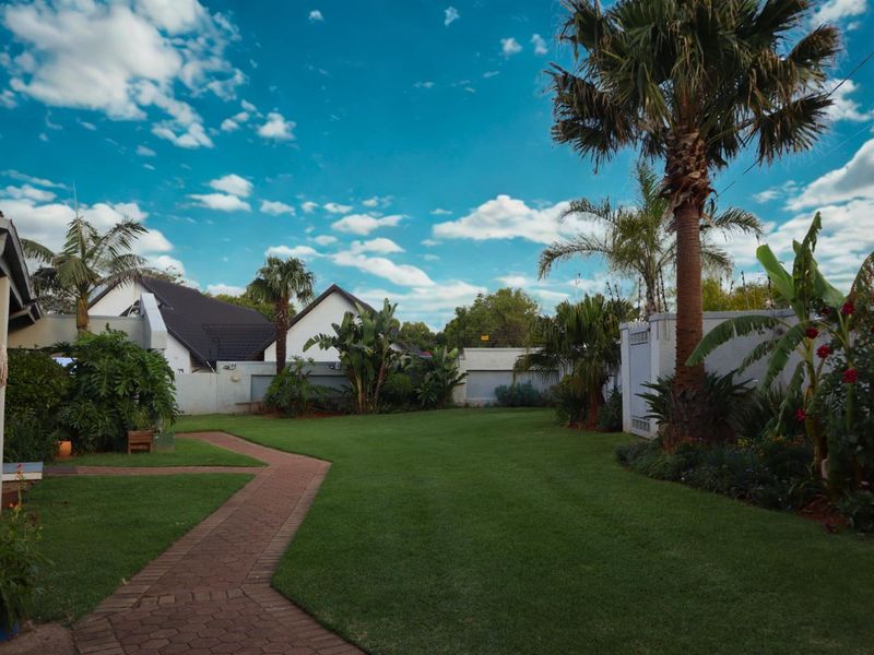 House For Sale in Florida Hills, Ontdekkers Road, Roodepoort - Photo 3