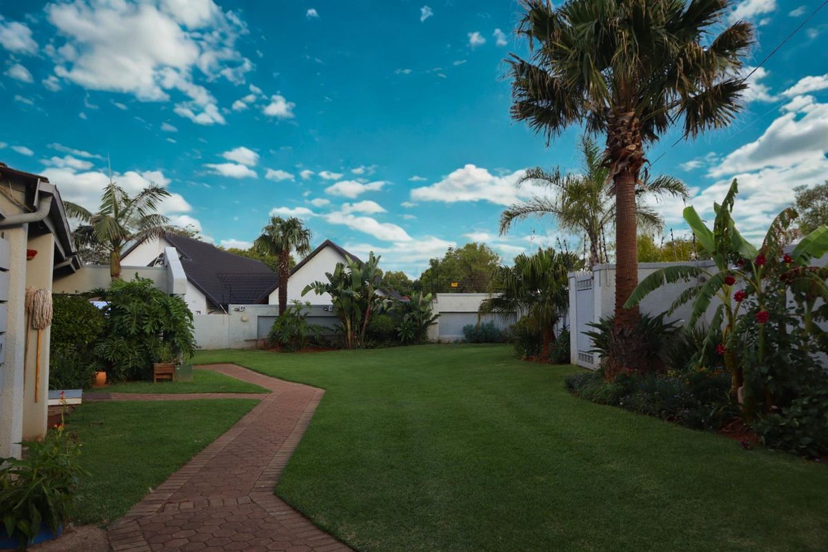 House For Sale in Florida Hills, Ontdekkers Road, Roodepoort - Photo 3