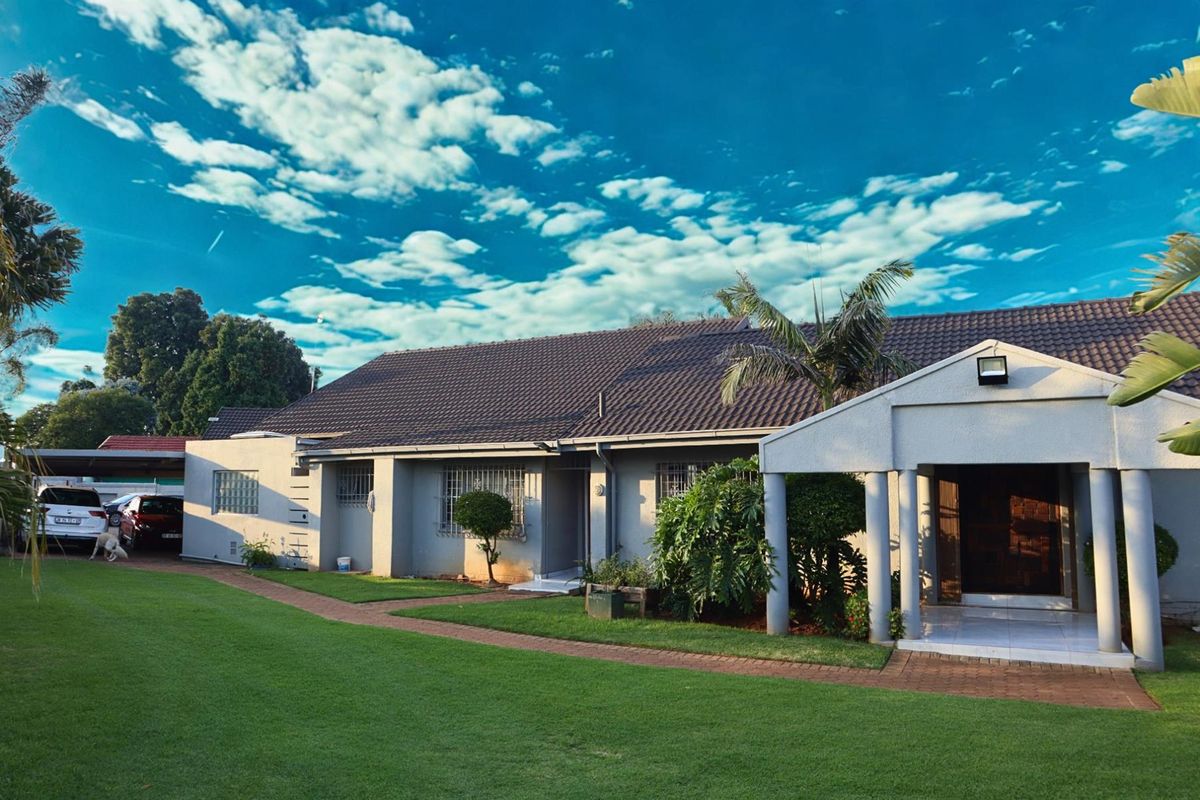 House For Sale in Florida Hills, Ontdekkers Road, Roodepoort - Photo 2