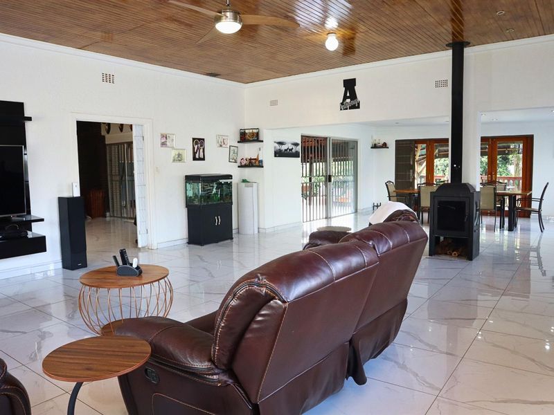 House For Sale in Florida Hills, Ontdekkers Road, Roodepoort - Photo 10