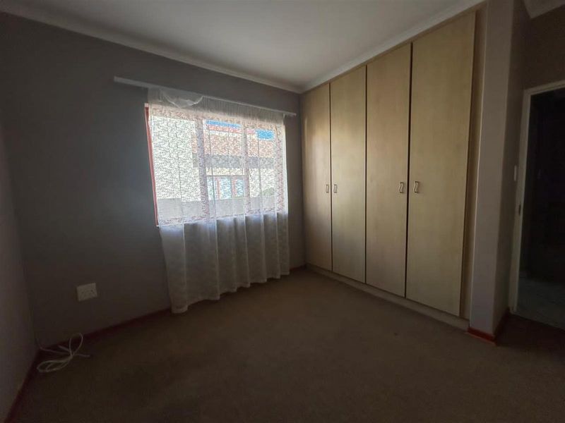 Townhouse in popular area. - Photo 7