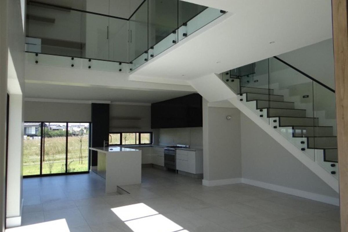 5 Bedroom House For Sale in Midstream Ridge Estate, Midstream Estate, Centurion - Photo 3