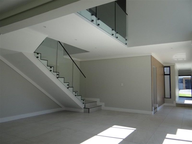 5 Bedroom House For Sale in Midstream Ridge Estate, Midstream Estate, Centurion - Photo 4
