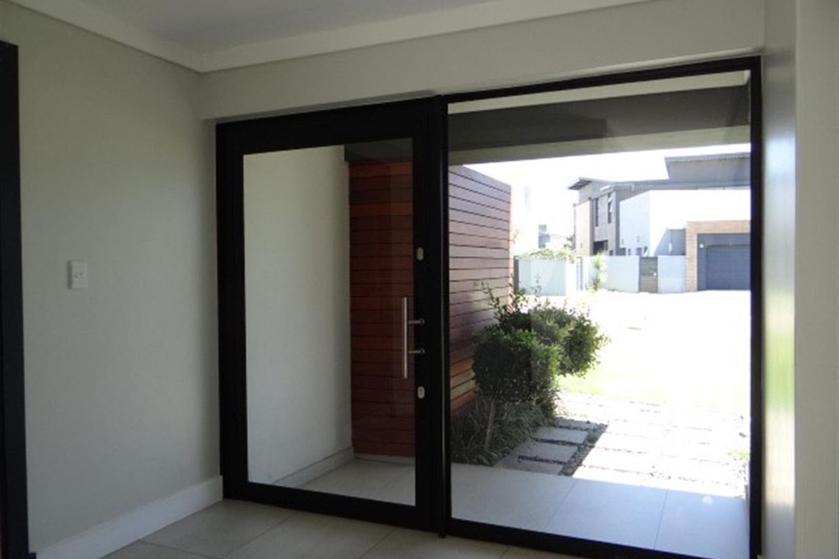 5 Bedroom House For Sale in Midstream Ridge Estate, Midstream Estate, Centurion - Photo 5