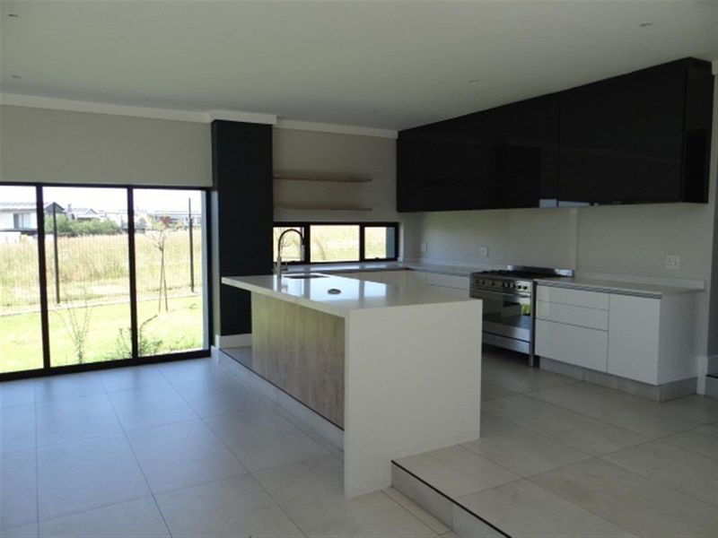 5 Bedroom House For Sale in Midstream Ridge Estate, Midstream Estate, Centurion - Photo 8