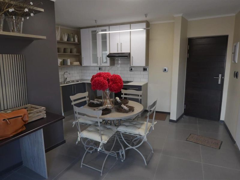 Beautiful 2 Bedroom Apartment for Sale in Hatfield, Pretoria - Photo 7