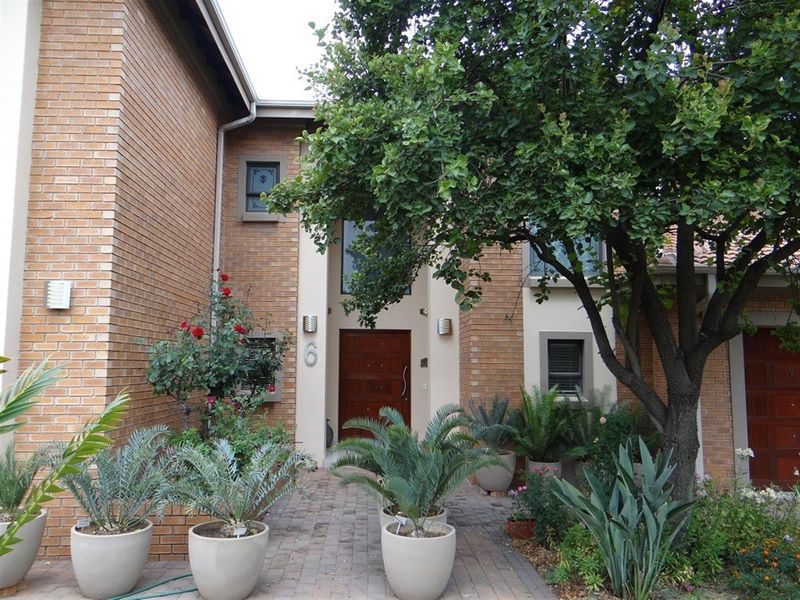 5 Bedroom House For Sale in Midstream Estate, Centurion - Photo 4