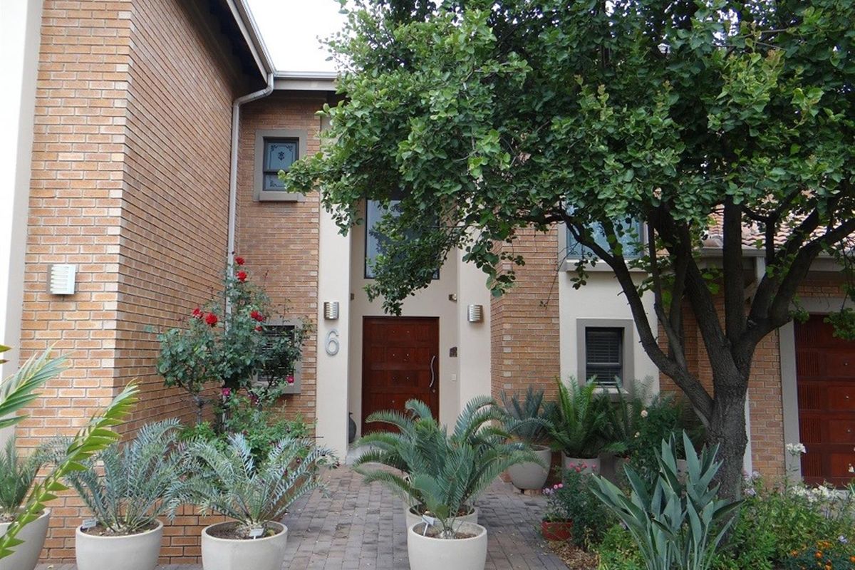 5 Bedroom House For Sale in Midstream Estate, Centurion - Photo 4