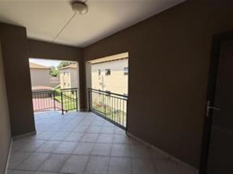 Townhouse For Sale in Brentwood Park, Benoni - Photo 2