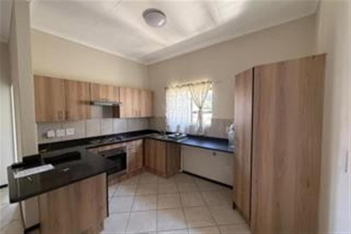 Townhouse For Sale in Brentwood Park, Benoni - Photo 3