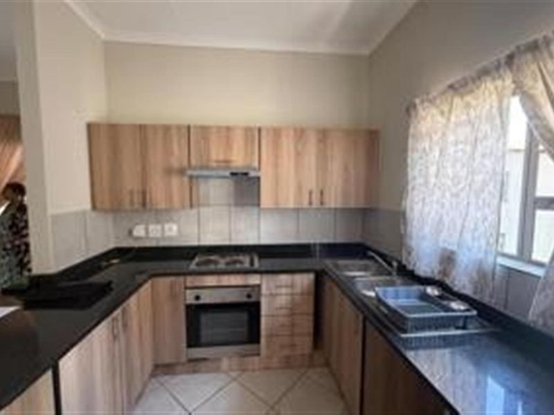 Townhouse For Sale in Brentwood Park, Benoni - Photo 4