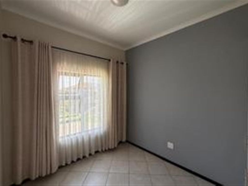 Townhouse For Sale in Brentwood Park, Benoni - Photo 10
