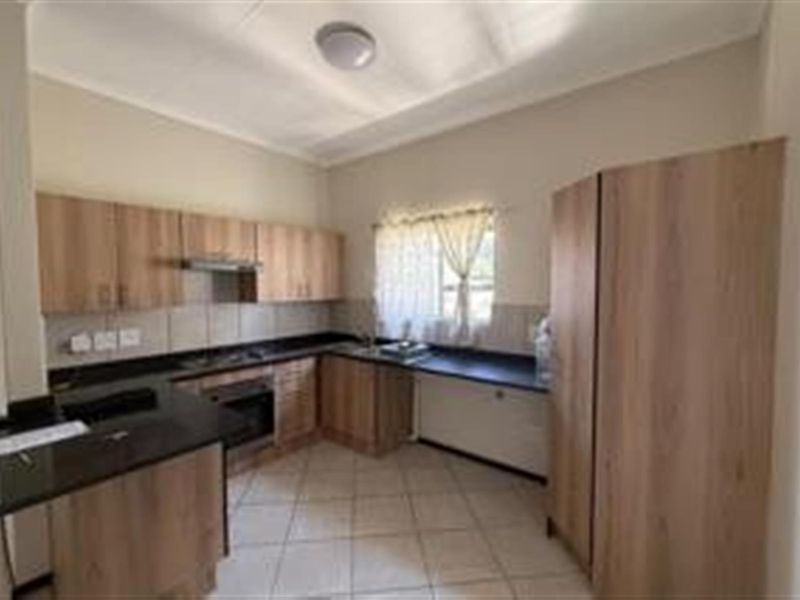 Townhouse For Sale in Brentwood Park, Benoni - Photo 5