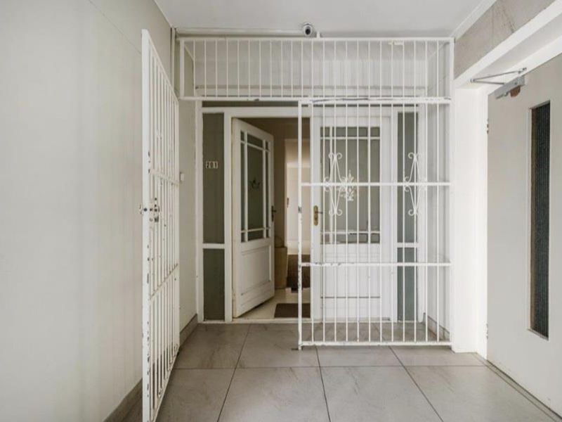 Apartment For Sale in Humewood, Port Elizabeth - Photo 2