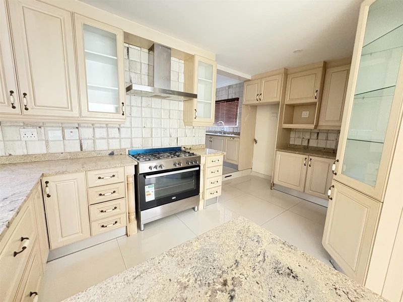 A Roodekrans address worth showing off! 5 Bedroom House to Rent - Photo 6