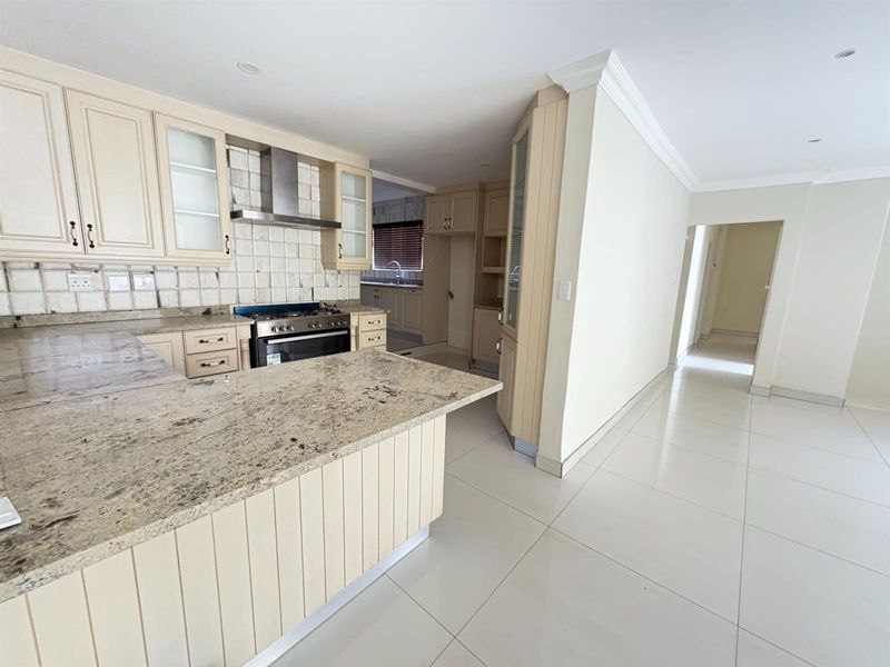 A Roodekrans address worth showing off! 5 Bedroom House to Rent - Photo 5