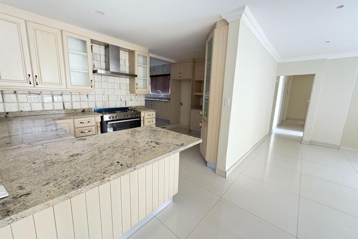 A Roodekrans address worth showing off! 5 Bedroom House to Rent - Photo 5