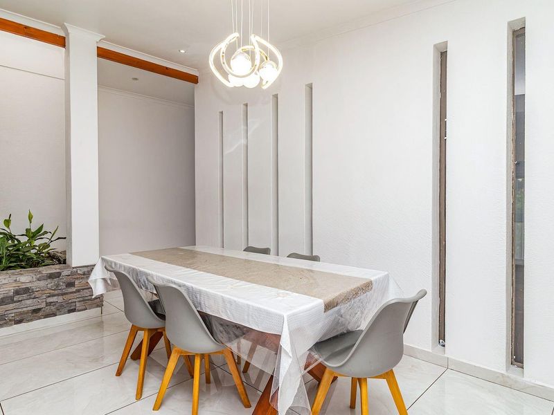 House For Sale in Welgelegen, Parow - Photo 4