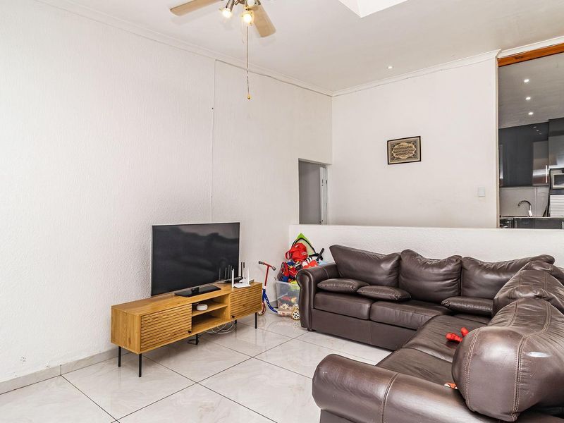 House For Sale in Welgelegen, Parow - Photo 9