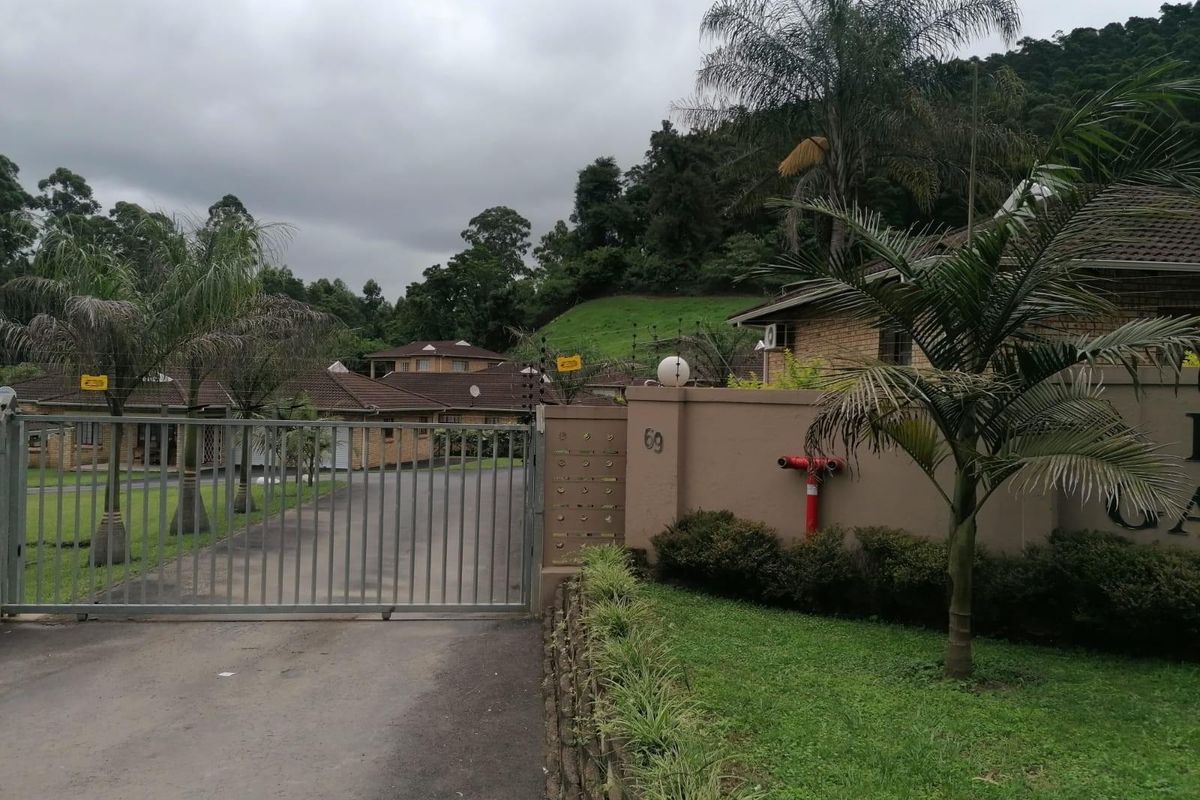 A Glamorous Home in the Exclusive Pearl Gardens, Chase Valley, Pietermaritzburg. - Photo 3