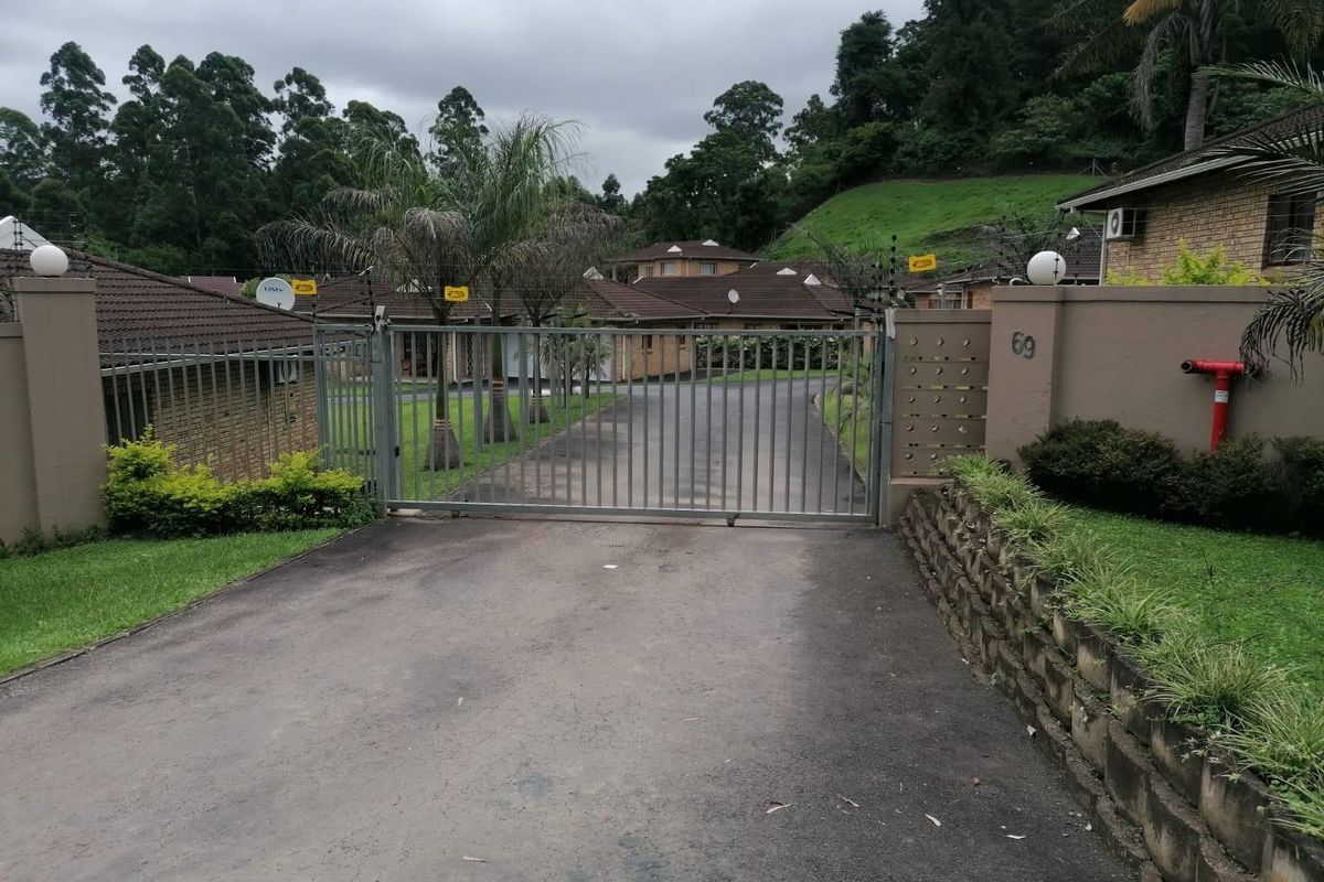 A Glamorous Home in the Exclusive Pearl Gardens, Chase Valley, Pietermaritzburg. - Photo 2