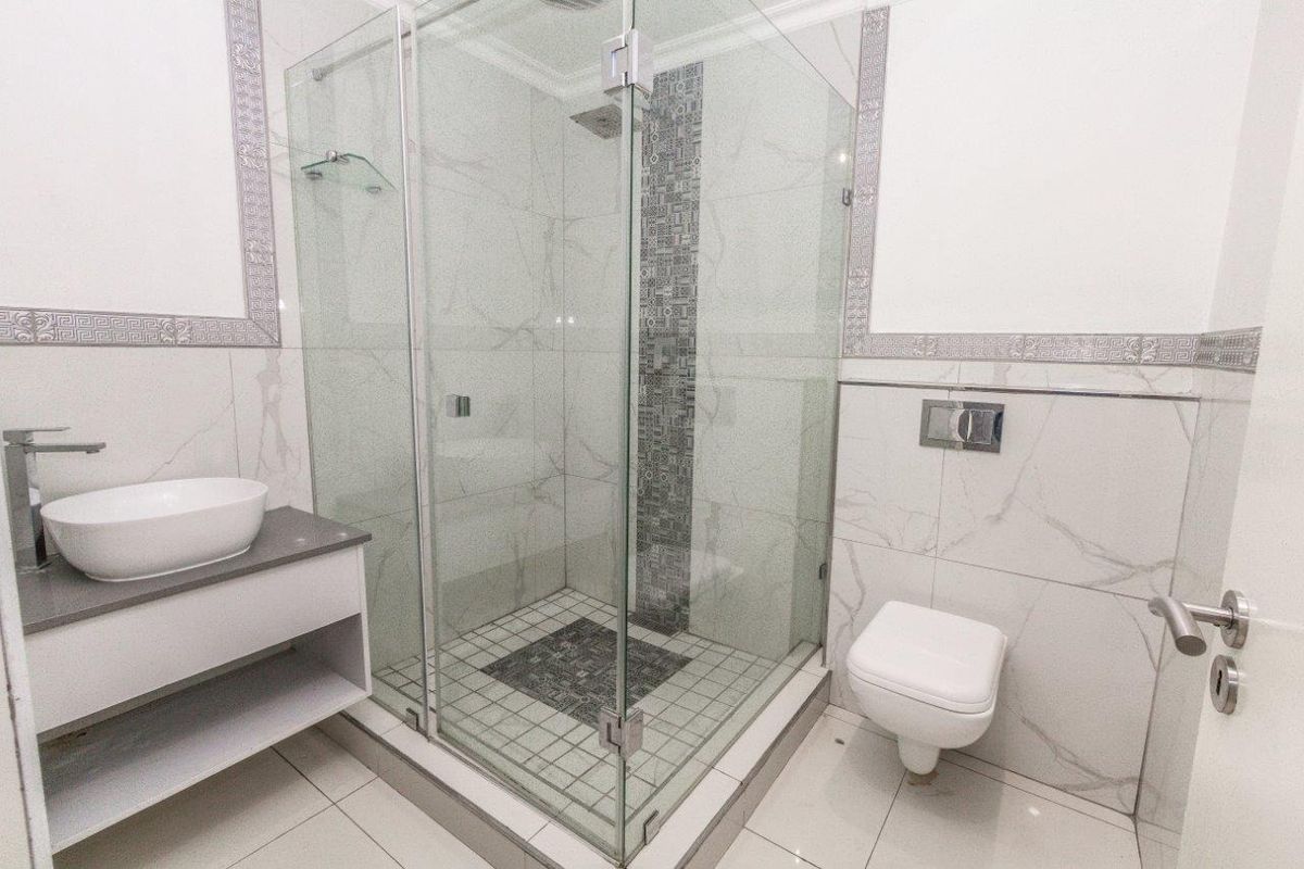Large Home For Sale in Milnerton - Photo 5