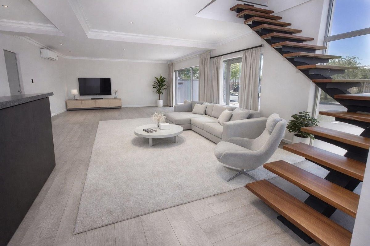 Large Home For Sale in Milnerton - Photo 2