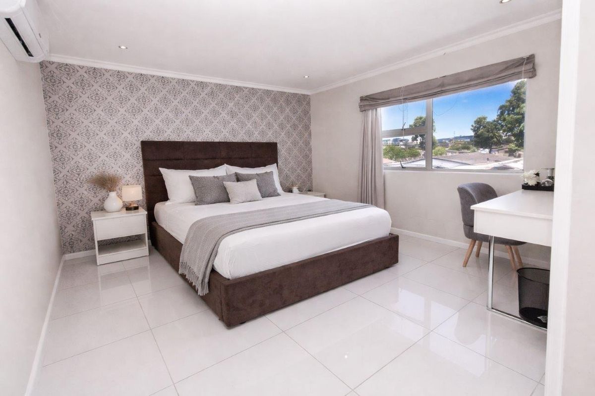 Large Home For Sale in Milnerton - Photo 3
