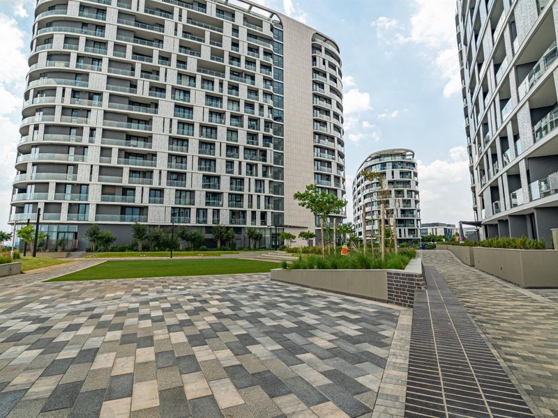 Apartment For Sale in Waterfall, Midrand - Photo 2