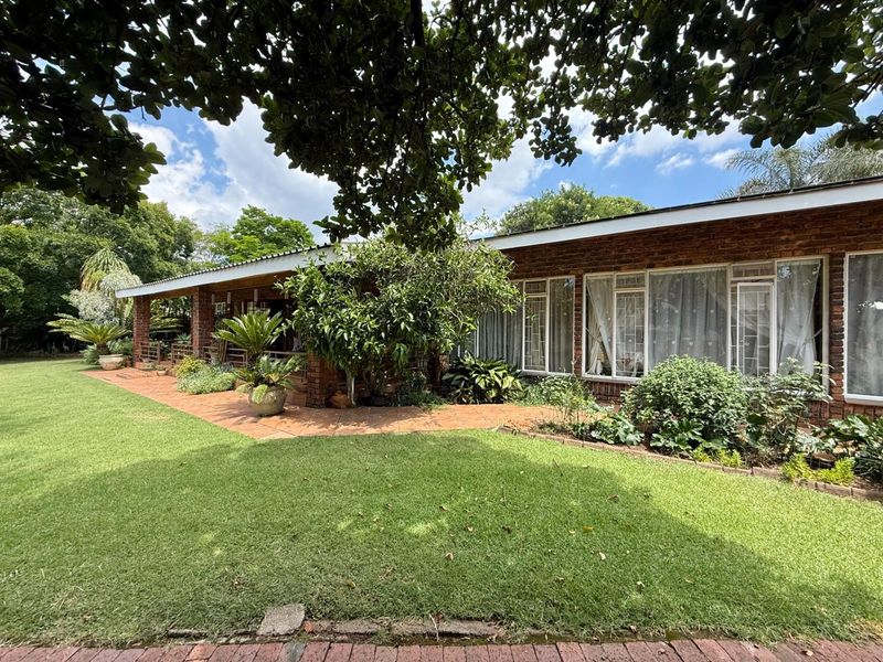 Family Home for Sale in Waterkloof Ridge Estate - Pretoria East - Photo 2