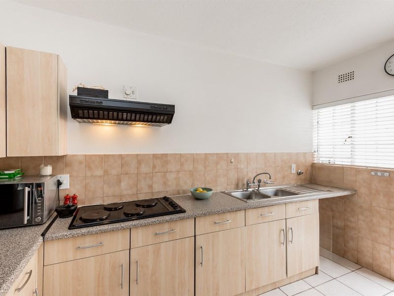 Charming Duplex Living In A Sought After Secure Complex - Photo 7