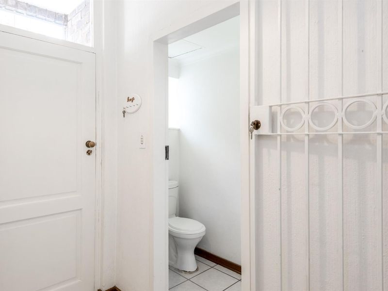 Charming Duplex Living In A Sought After Secure Complex - Photo 10