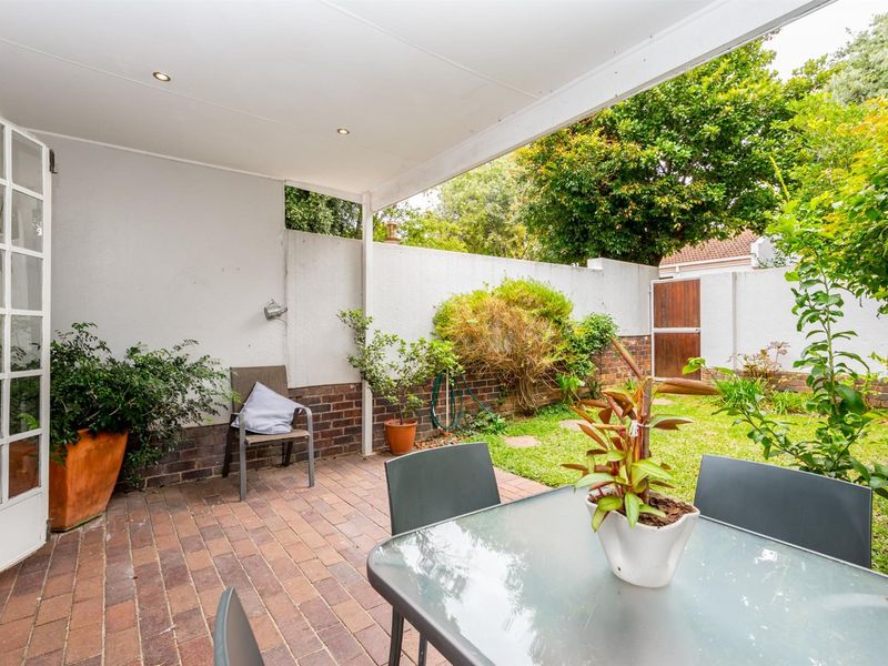 Charming Duplex Living In A Sought After Secure Complex - Photo 4