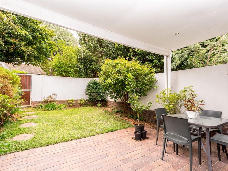 Charming Duplex Living In A Sought After Secure Complex - Photo 5