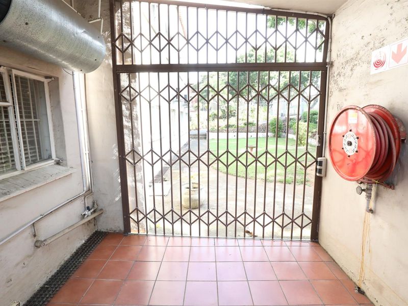 2 Bedroom Apartment For Sale in Windermere - Photo 10