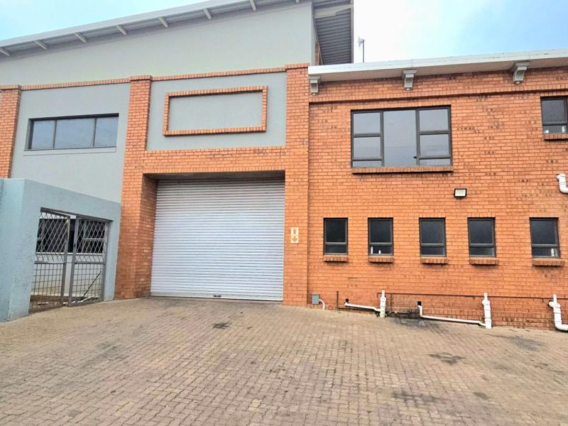 Modern Commercial Opportunity To Let | Dual Office Blocks and High-Volume Workshop - Photo 10