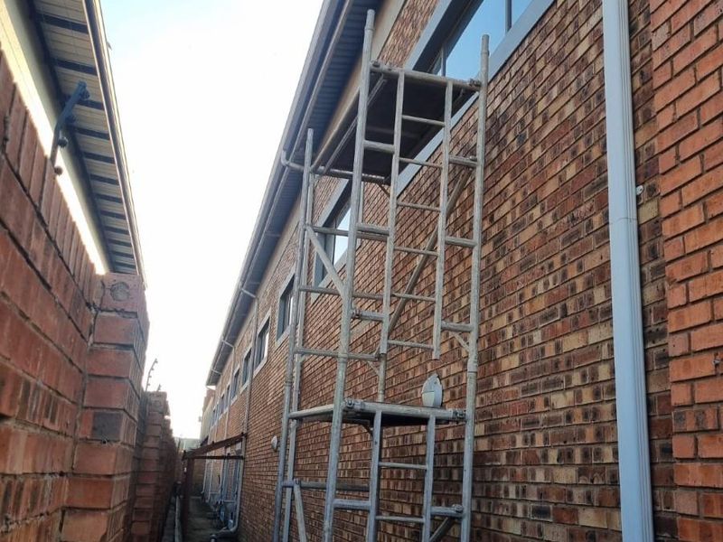 Modern Commercial Opportunity To Let | Dual Office Blocks and High-Volume Workshop - Photo 8