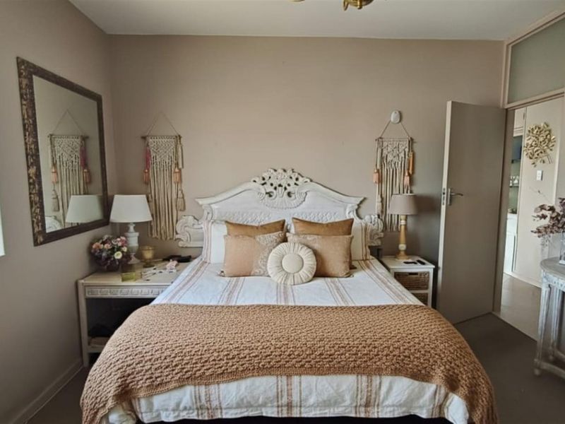 Stunning 9th-Floor - 2 Bedroom Furnished Corporate Retreat in Table View - Photo 10