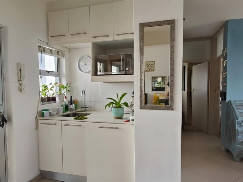 Stunning 9th-Floor - 2 Bedroom Furnished Corporate Retreat in Table View - Photo 7