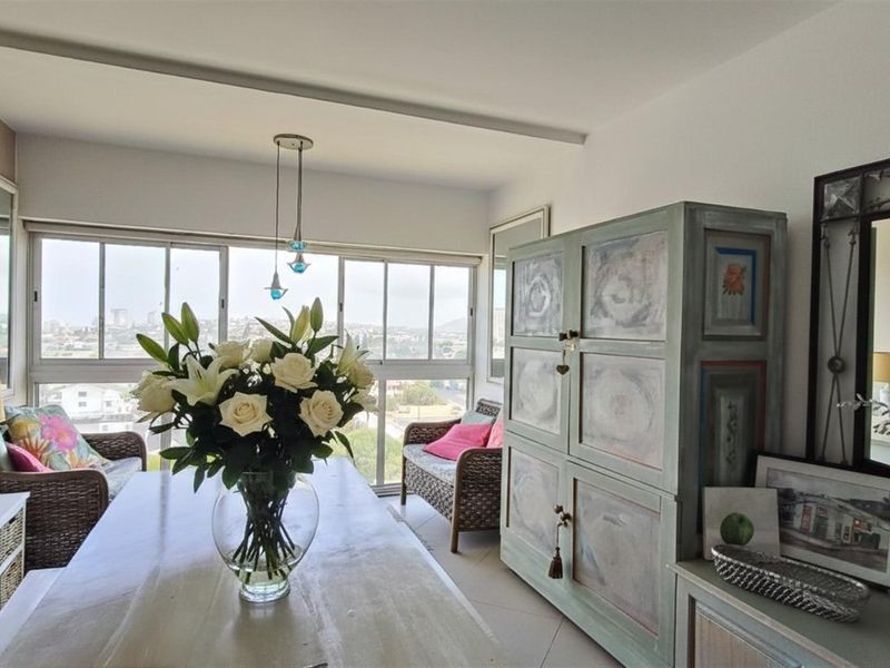 Stunning 9th-Floor - 2 Bedroom Furnished Corporate Retreat in Table View - Photo 2