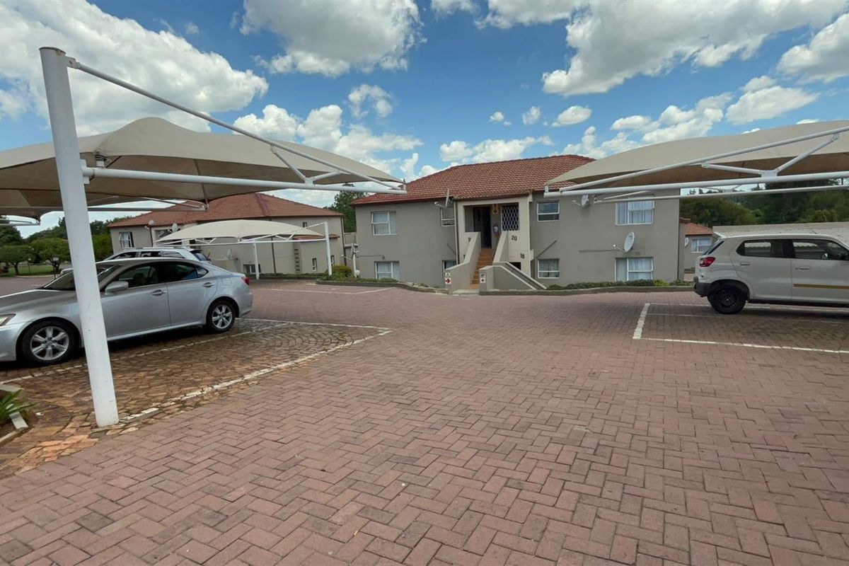 Charming 2-Bedroom Townhouse For Sale in SW 5, Vanderbijlpark SW - Photo 2