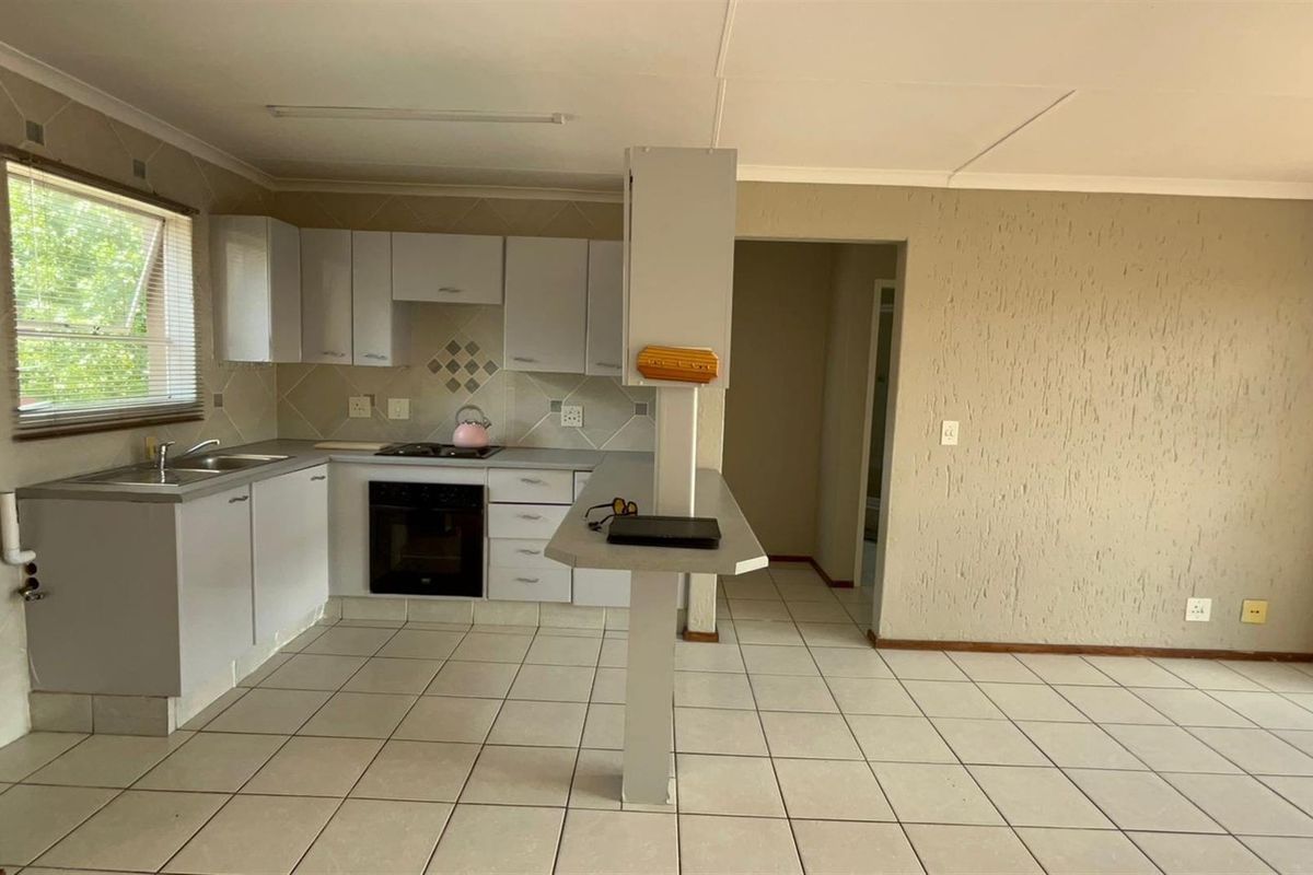 Charming 2-Bedroom Townhouse For Sale in SW 5, Vanderbijlpark SW - Photo 4