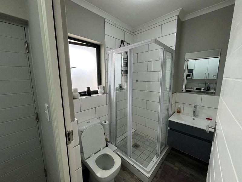 Modern Studio Apartment + Garage in popular Cederberg Estate in Haasendal - Photo 4