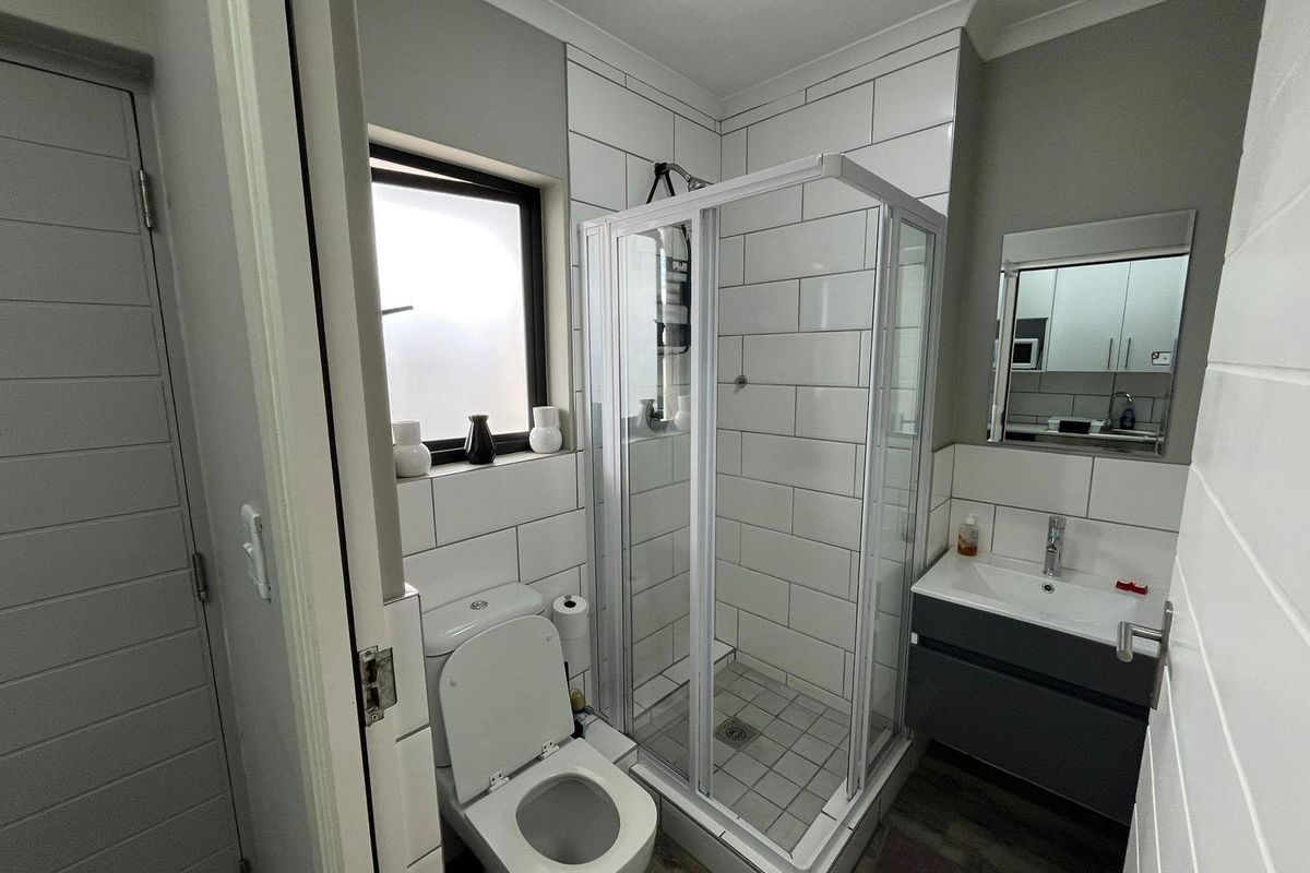 Modern Studio Apartment + Garage in popular Cederberg Estate in Haasendal - Photo 4